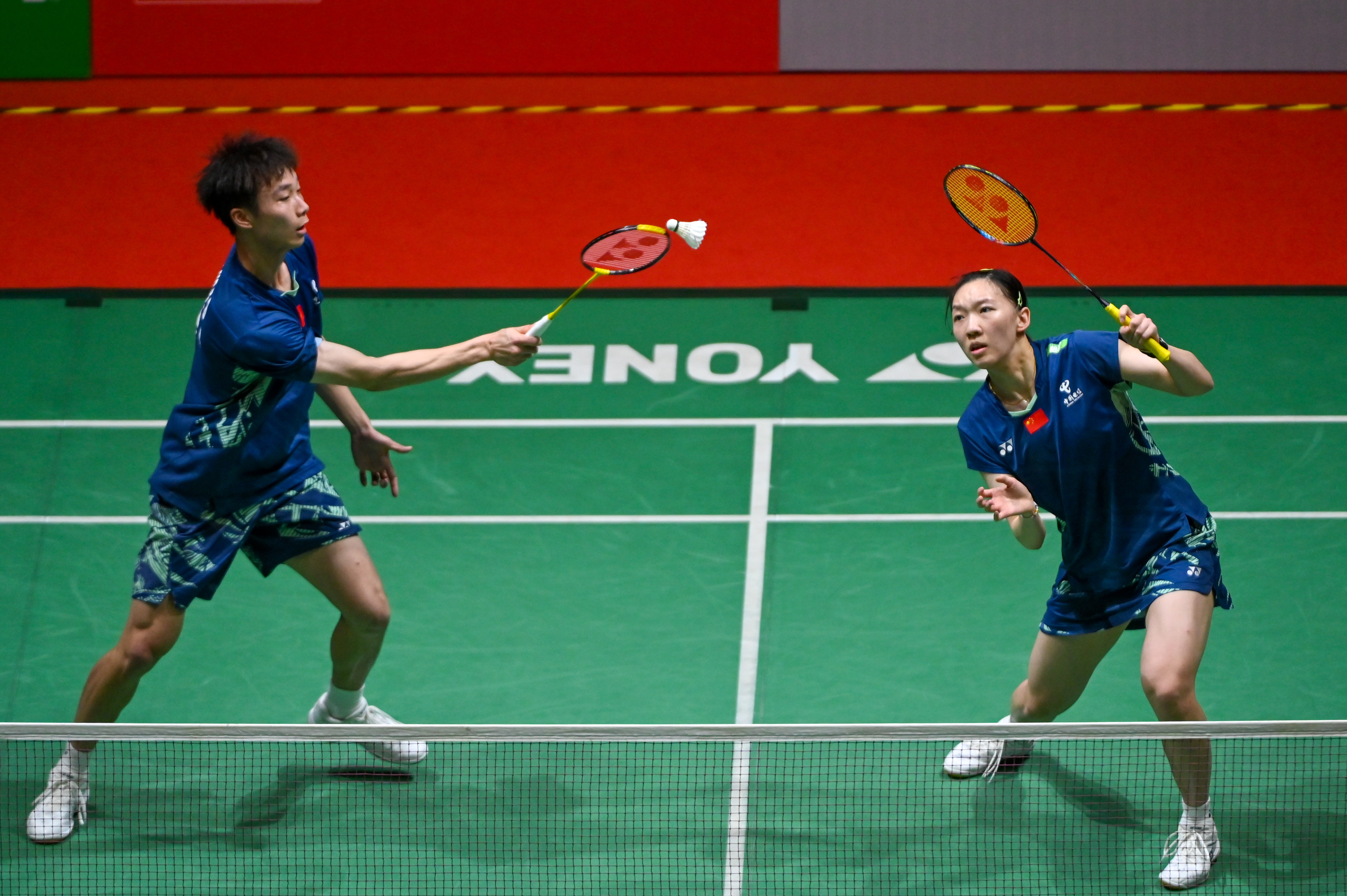 包含马来西亚羽毛球队鏖战日本羽毛球队，陶菲克统治全场的词条