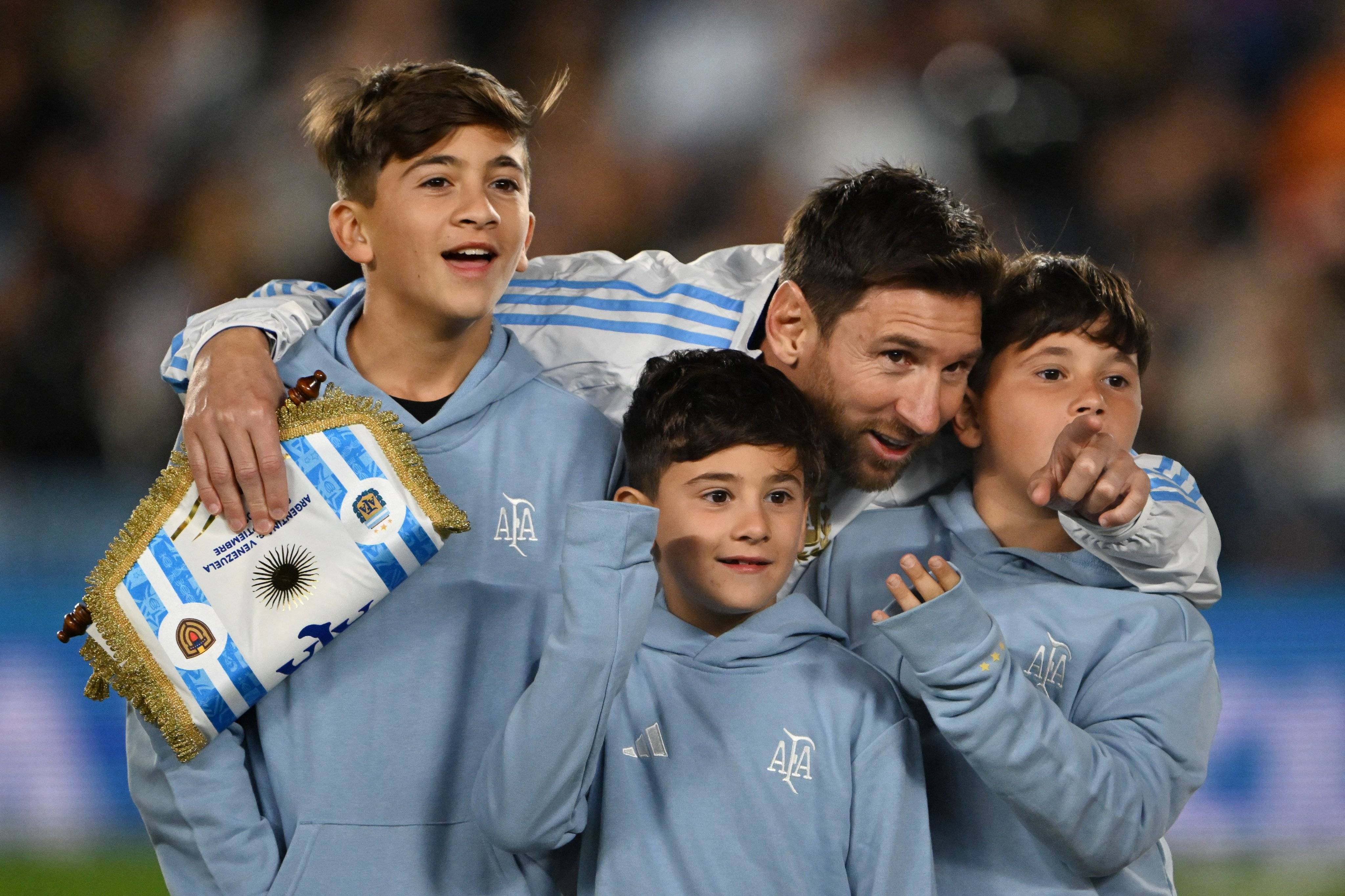 AC米兰翻盘巴萨，梅西制霸全场