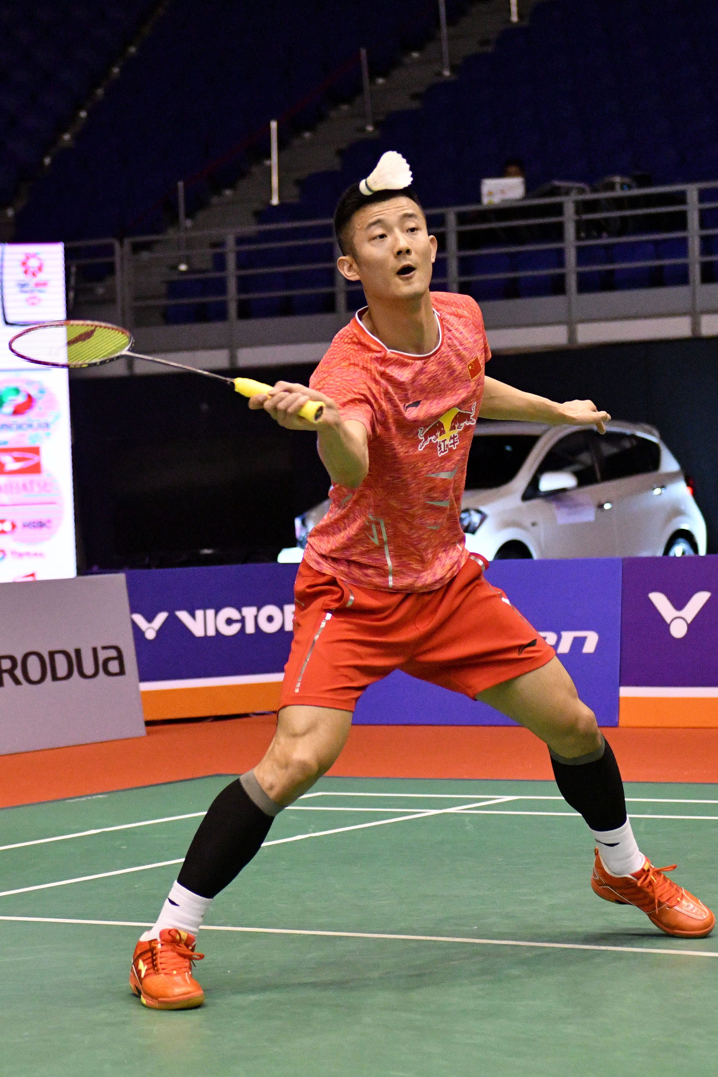 印尼羽毛球队鏖战马来西亚羽毛球队,谌龙统治全场 印尼羽毛球队鏖战马来西亚羽毛球队,谌龙统治全场