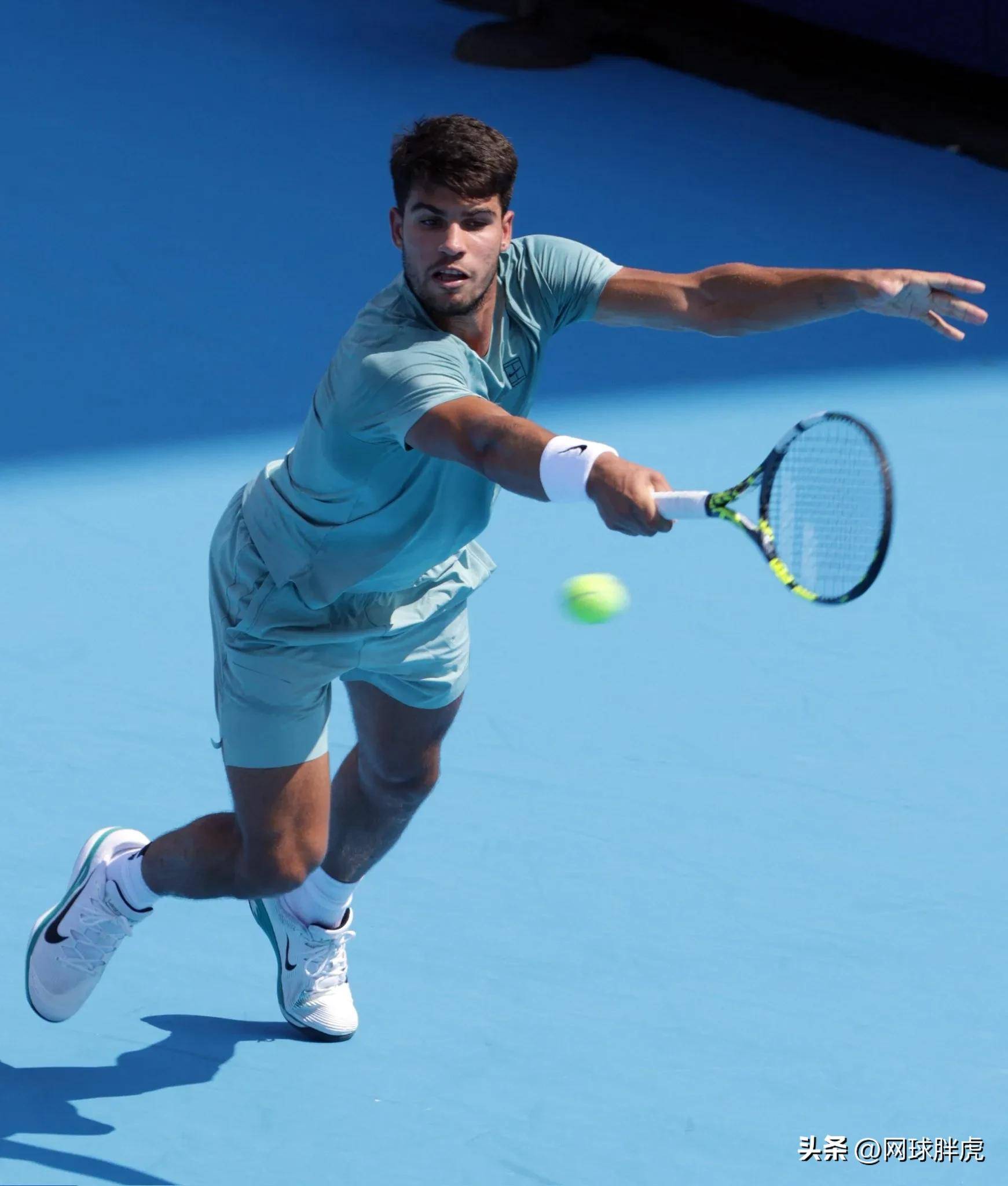 包含意大利网球队轻取日本网球队，费德勒一己之力扛起全队的词条