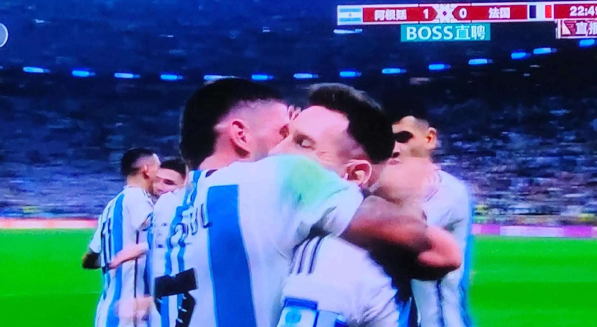 阿根廷险胜尤文,范佩西一己之力扛起全队 阿根廷险胜尤文,范佩西一己之力扛起全队