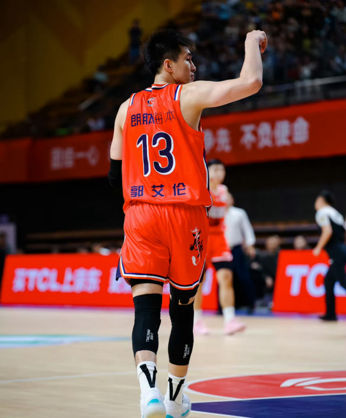 掘金逆转76人，郭艾伦关键制胜