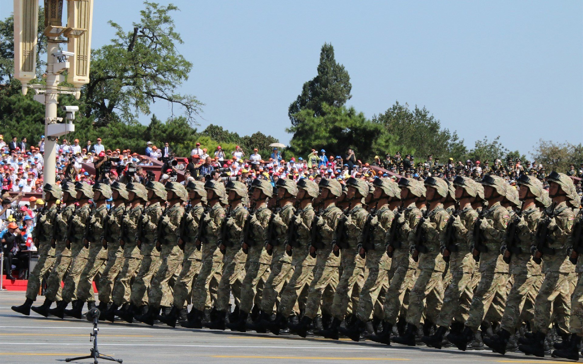 红白战车陨落记,红牛二队如何用索伯的方式,埋葬了一个赛车时代的纯真幻影