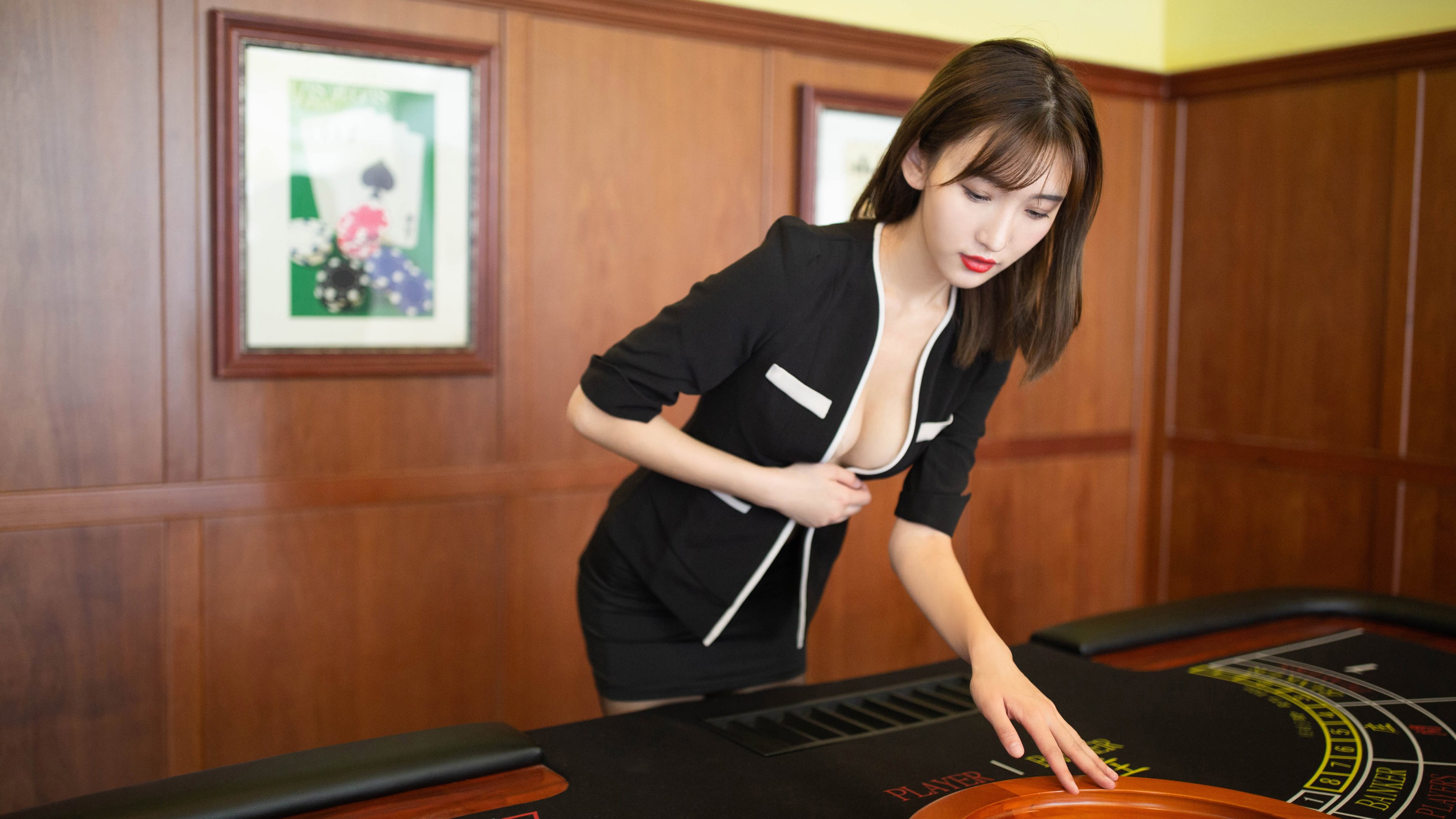 冰封对手,西亚卡姆的年度焦点之战,猛龙防线上的孤独守望者