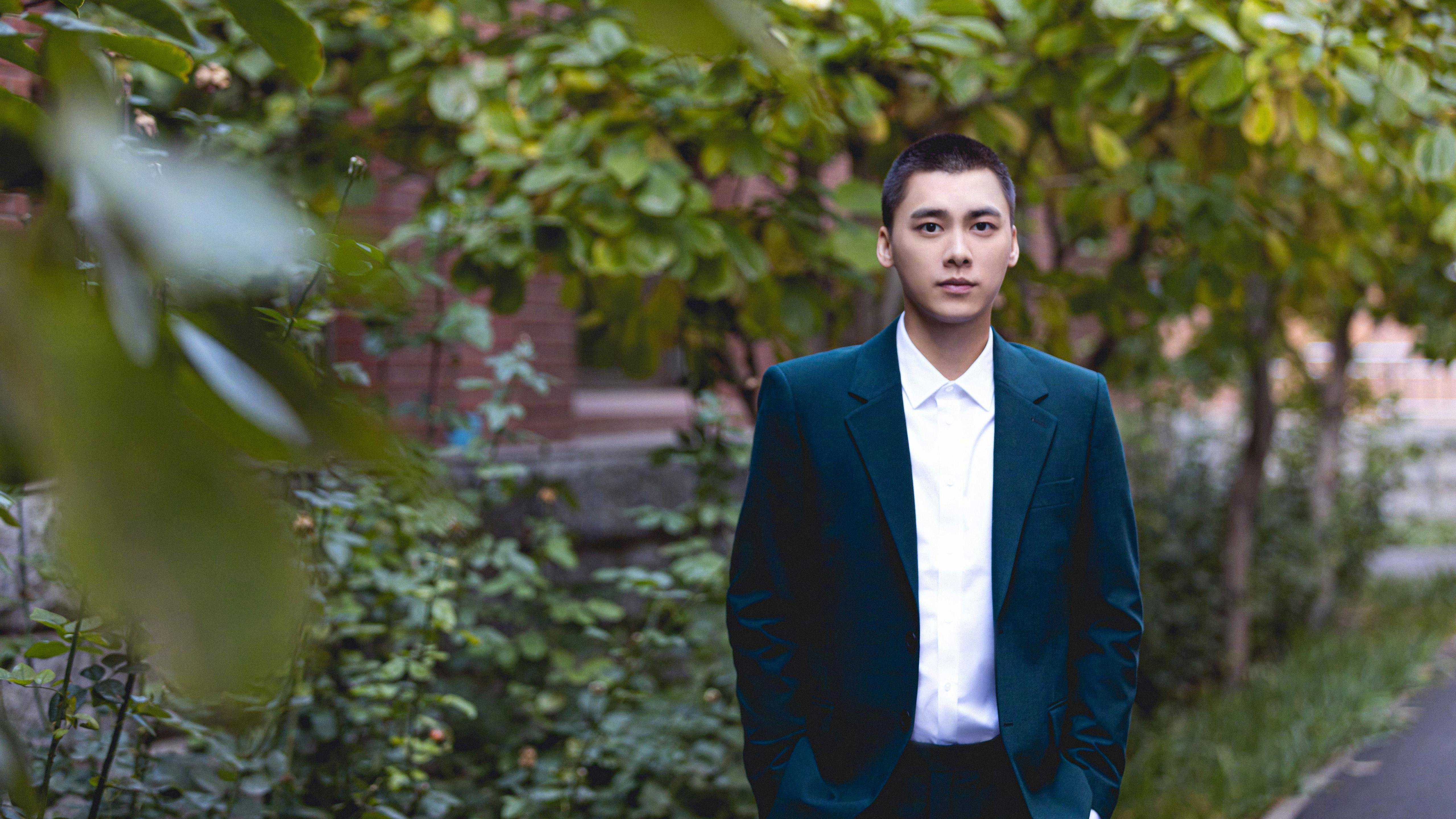 燃烧的终章，莱万用三粒进球改写英超争冠史