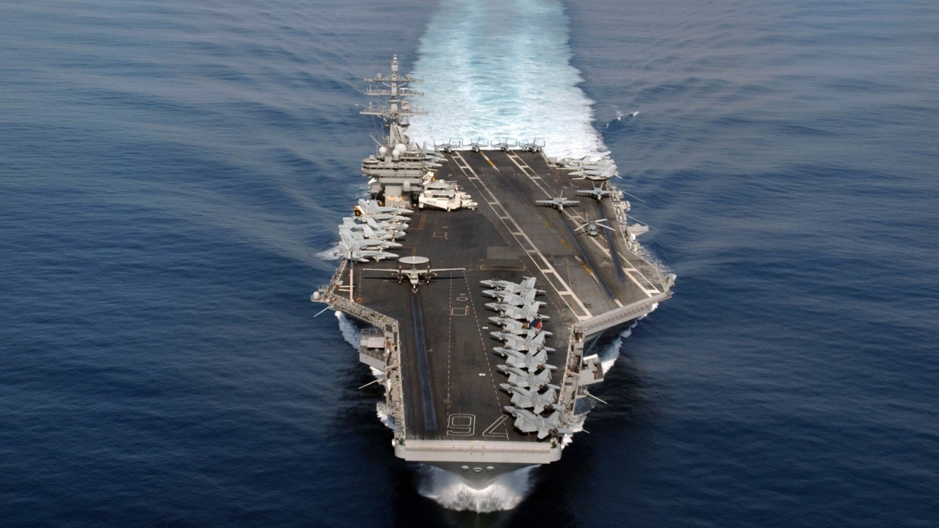 绿茵赛道，当F1揭幕战焰火映照伊朗足球的碾压美学