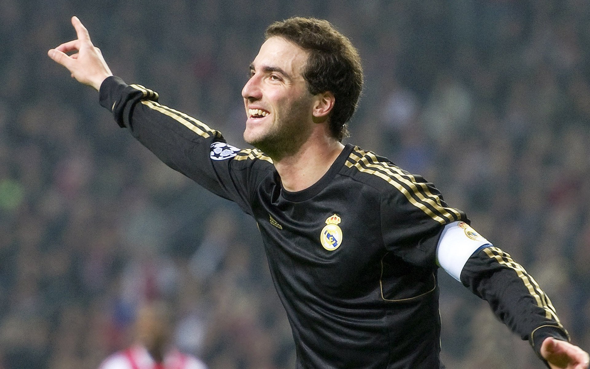 绿茵狂想曲，当广东铁壁遭遇魔术师，东契奇的数据核爆之夜